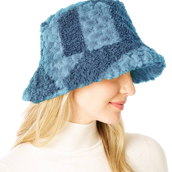Two-Tone Faux Fur Embossed Bucket Hat: ONE SIZE / Blue
