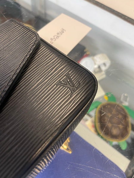 Louis Vuitton Pochette Felicie Black Epi Leather