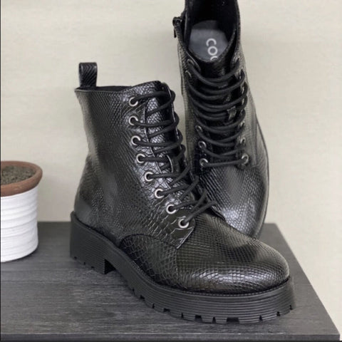 * nwt antro Coconuts by Matisse lace up combat boots C$155