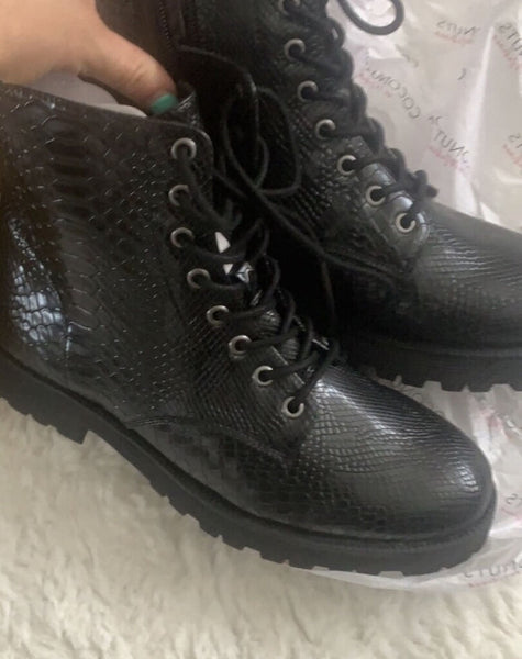 * nwt antro Coconuts by Matisse lace up combat boots C$155