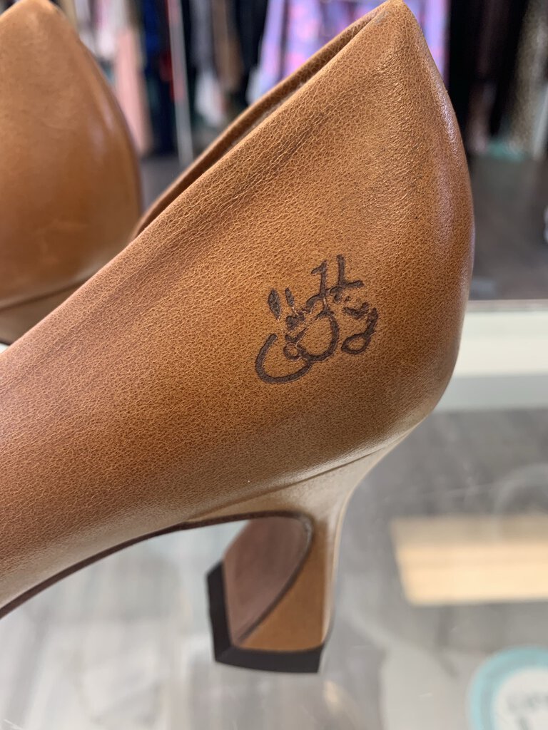 John Fluevog Brown Leather and Gold Pumps Size 8.5