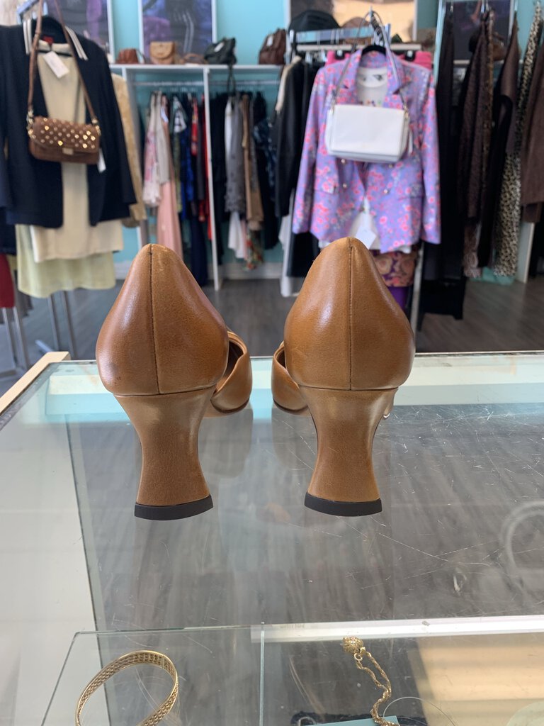 John Fluevog Brown Leather and Gold Pumps Size 8.5