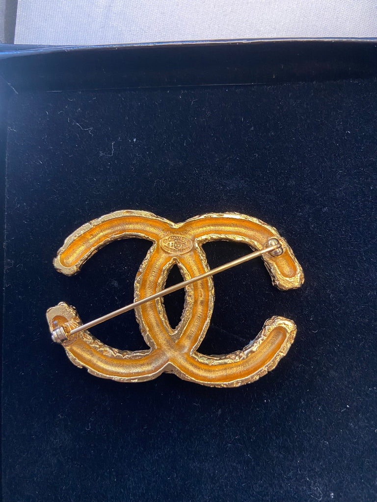 Authentic vintage Chanel pin brooch gold CC logo double C – Luxury Market  Consignment Boutique